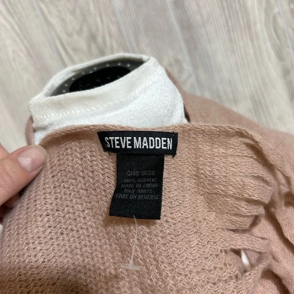 Steve Madden Light Dusty Pink Knit Wrap Shawl Scarf With Fringe - Picture 2 of 8